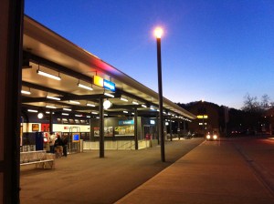 Bahnhof Wettige in de Nacht