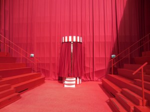 De Chlosterhof mit de Kulisse