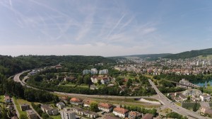 Blick vo Neuehof uf d A1 mit de Zuefahrt zum Baregg